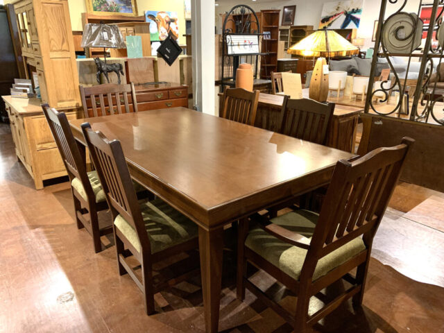 Stone Creek Table with 6 Chairs