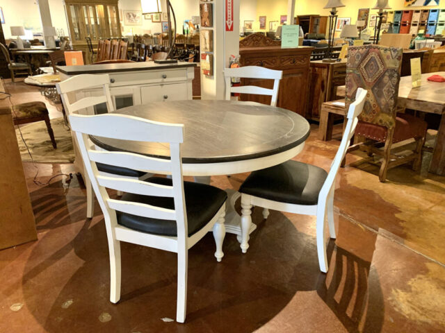 Sunny Designs Table with 4 Chairs
