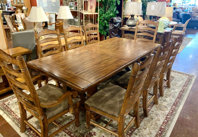Broyhill Dining Table With 8 Chairs, Dining Room Table With Leaf Seats 8