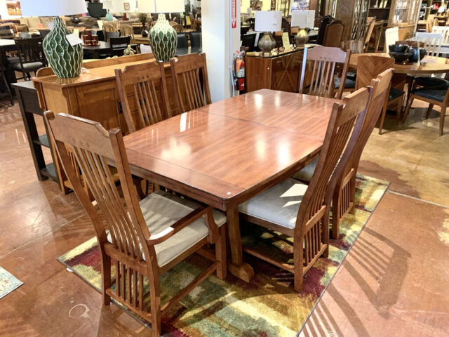 Mission Style Dining Table with & chairs and Leaf